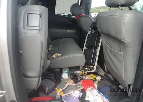 2011 Toyota Tundra Double Cab Sr5 z USA, uszkodzony, nr VIN 5TFUW5F11BX171833